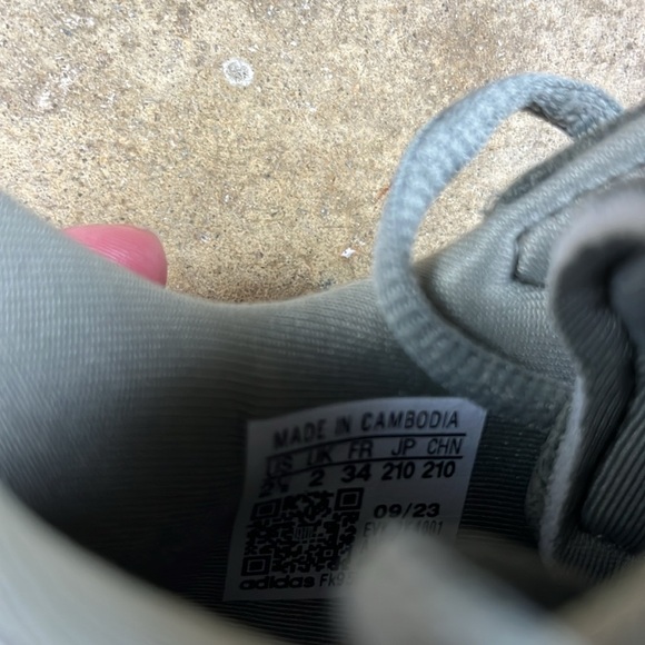 Adidas Ozweego Shoes in moss colorway
Size: 2 1/2 - Picture 5 of 8